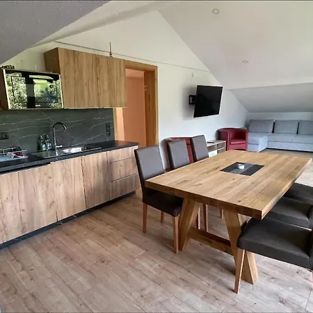 Garden House Apartment *