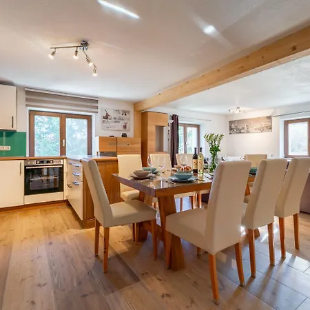 Apartament Garden House *